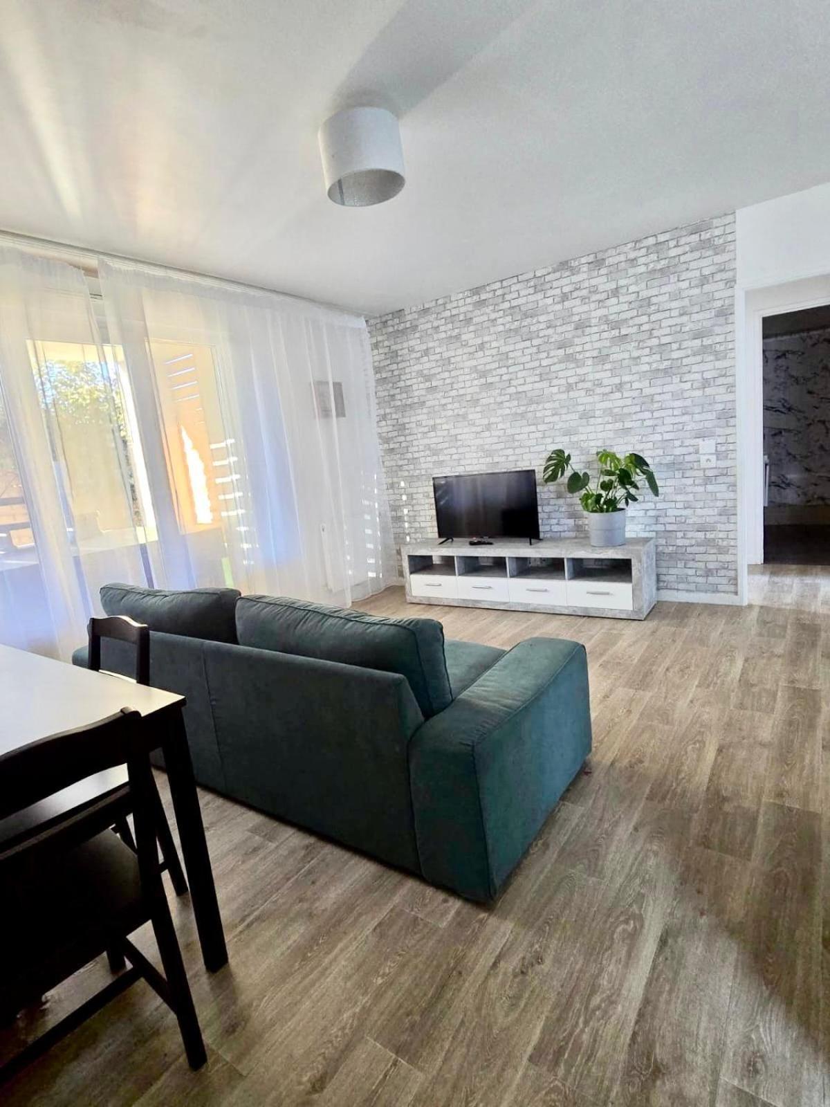Appartement Rez De Chaussee Avec Parking Prive أورلييو المظهر الخارجي الصورة